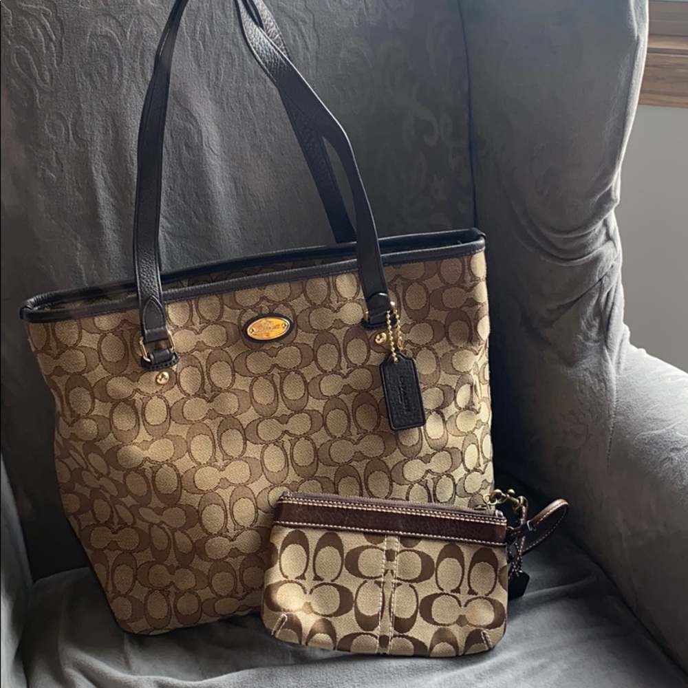 Coach tote and wristlet in excellent condition!